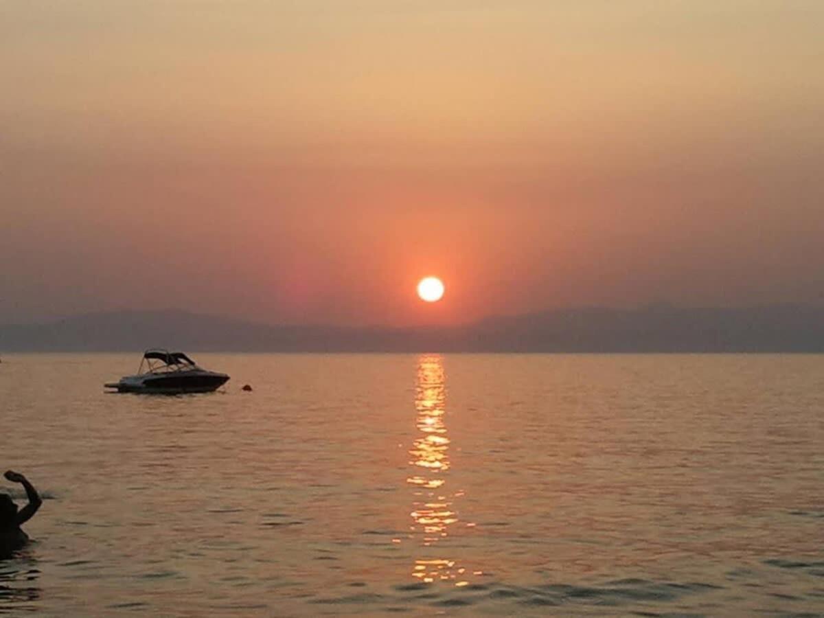 Seaside Family Haven - Avia'S Spacious Getaway ภายนอก รูปภาพ